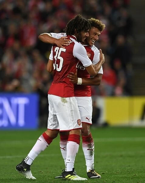 Arsenal's Elneny and Oxlade-Chamberlain: Unstoppable Duo Scores Third Goal Against Sydney Wanderers