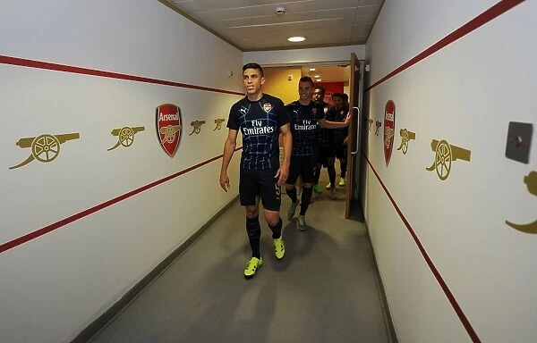 Arsenal's Gabriel Gears Up for Arsenal vs. Olympique Lyonnais at Emirates Cup 2015