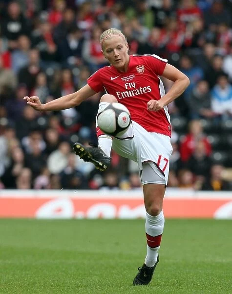 Arsenal's Katie Chapman Lifts FA Cup: Arsenal Ladies Triumph over Sunderland WFC (2009)