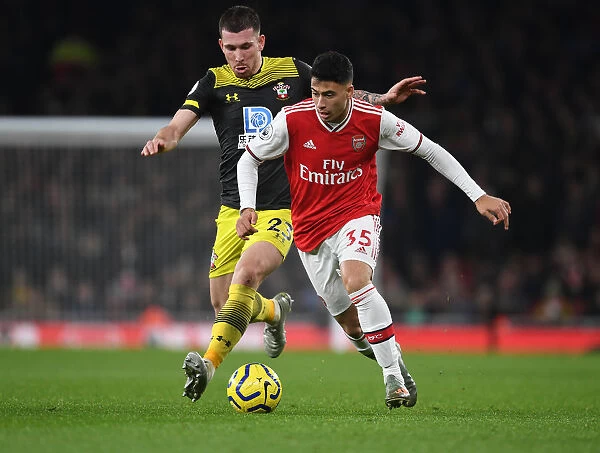 Arsenal's Martinelli Outmaneuvers Southampton's Hojbjerg in Premier League Clash