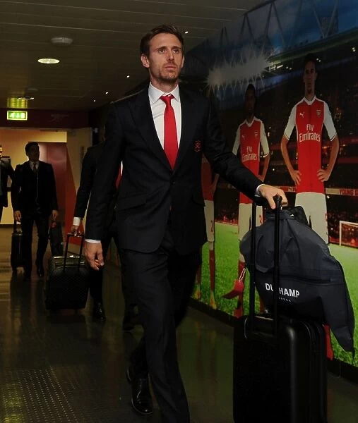 Arsenal's Monreal Heads to the Changing Room Before Arsenal vs Swansea City (2016-17)
