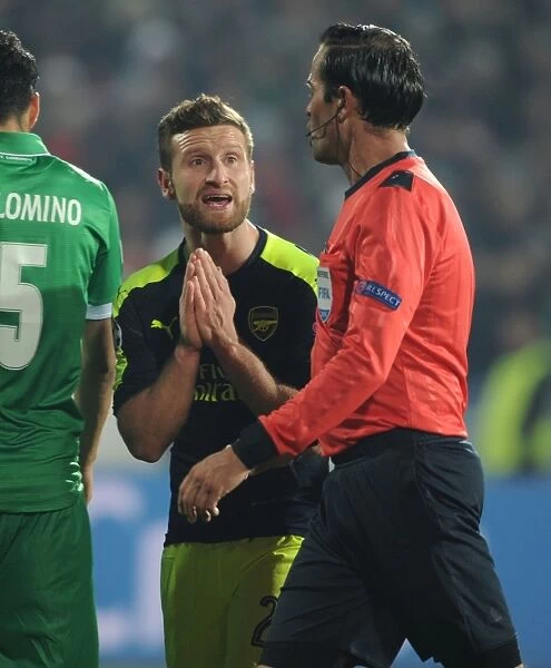 Arsenal's Mustafi Argues with Referee during PFC Ludogorets Clash in Champions League