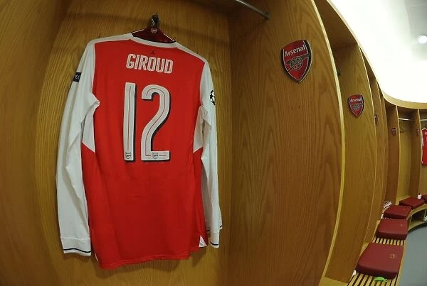 Arsenal's Olivier Giroud: Focus and Preparation Before Arsenal FC vs Paris Saint-Germain (UEFA Champions League, 2016-17)