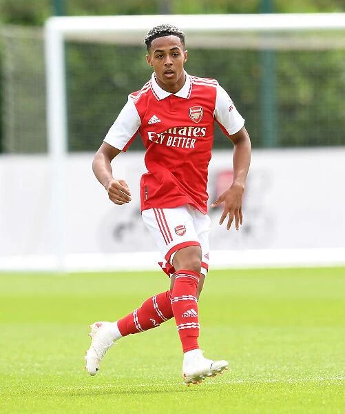 Arsenal's Omari Hutchinson in Action: Pre-Season Training with Ipswich Town