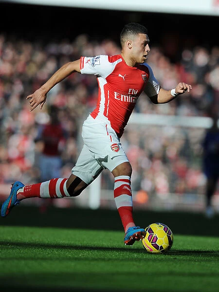 Arsenal's Oxlade-Chamberlain in Action Against Everton, Premier League 2014-15