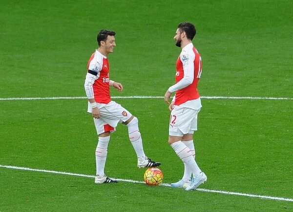 Arsenal's Ozil and Giroud Gear Up for Kick-off Against Newcastle United (2015-16)