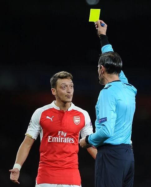 Arsenal's Ozil Receives Yellow Card vs Olympiacos in Champions League (2015 / 16)