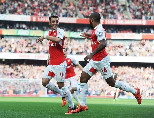 Arsenal's Ozil and Walcott Celebrate Goals Against Manchester United (2015 / 16)
