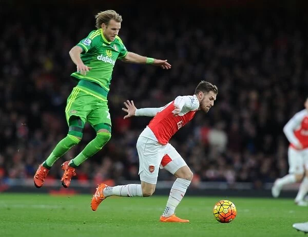 Arsenal's Ramsey Outshines Toivonen: Agile Moves in Arsenal's Victory over Sunderland (2015-16)