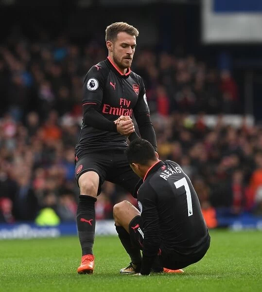 Arsenal's Ramsey and Sanchez in Action: Everton vs Arsenal, Premier League 2017-18