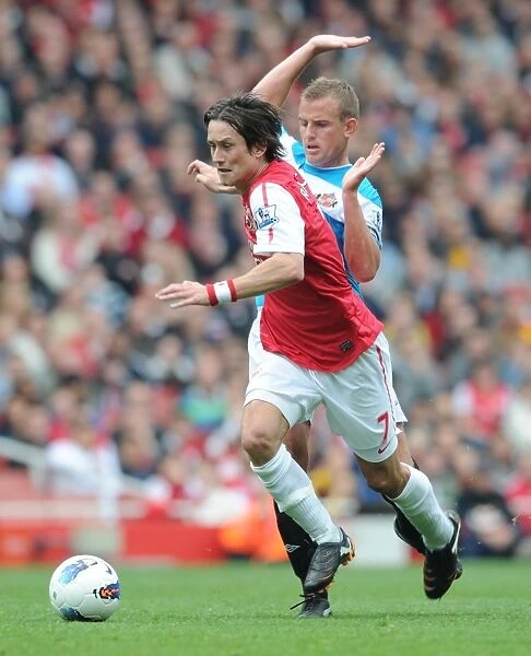 Arsenal's Rosicky Outmaneuvers Sunderland's Cattermole in 2011-12 Premier League Clash