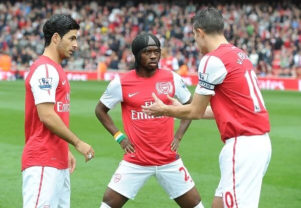 Arsenal's Star Trio: Arteta, Gervinho, and van Persie Before Arsenal v Sunderland (2011-12)