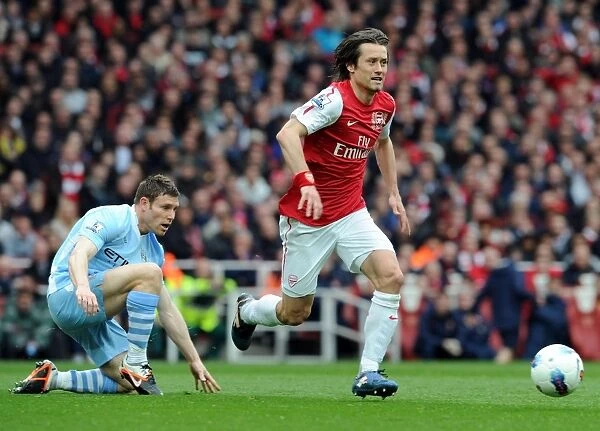 Arsenal's Tomas Rosicky Outruns Manchester City's James Milner in Premier League Clash