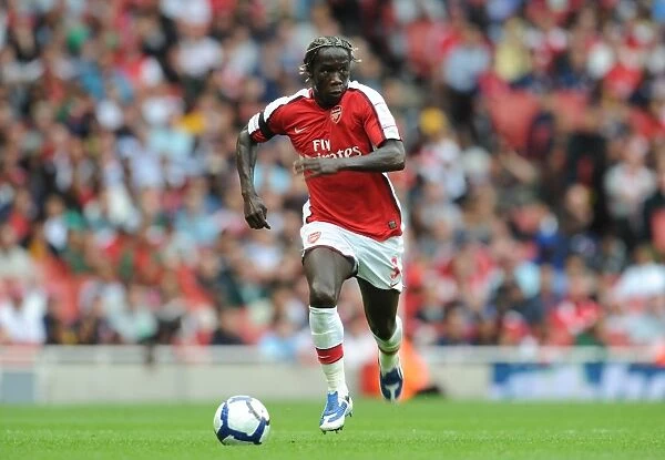 Arsenal's Triumph: Bacary Sagna in Action vs Athletico Madrid, Emirates Cup 2009 (2:1)