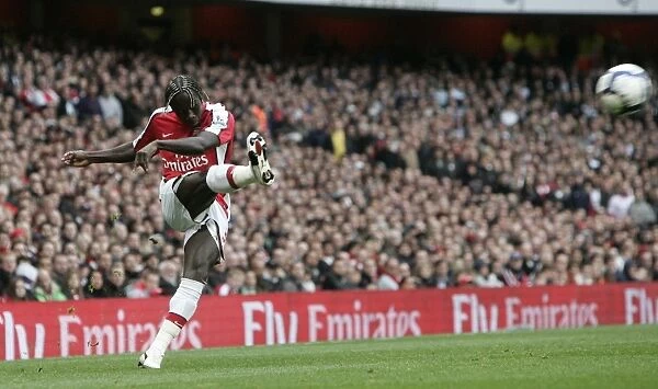 Arsenal's Triumph: Bacary Sagna Shines in 3-1 Barclays Premier League Victory over Birmingham City (17 / 10 / 09)
