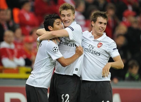 Arsenal's Triumph: Eduardo, Bendtner, and Ramsey Celebrate 3rd Goal vs Standard Liege (16 / 9 / 2009)