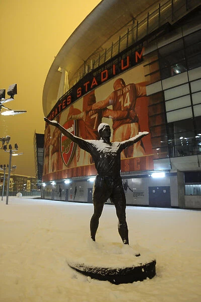 Arsenal's Winter Battle: A Snowy Emirates Stadium
