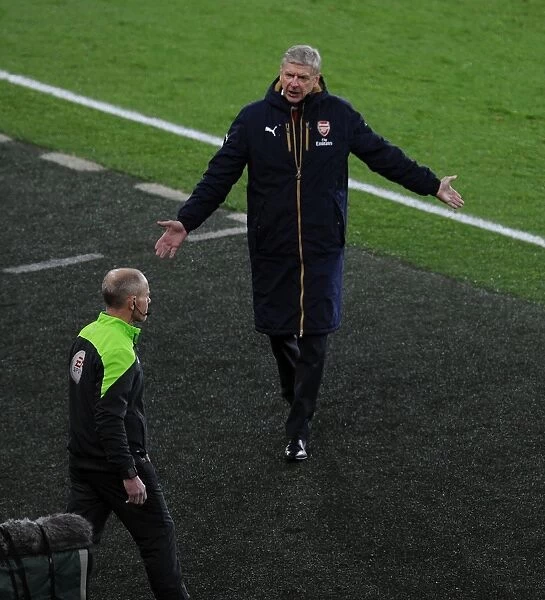 Arsene Wenger Argues with Referee over Disallowed Goal in Arsenal vs Swansea Clash (2015-16)