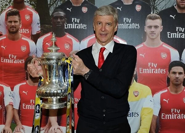 Arsene Wenger and Arsenal Celebrate FA Cup Victory over Aston Villa (2015)