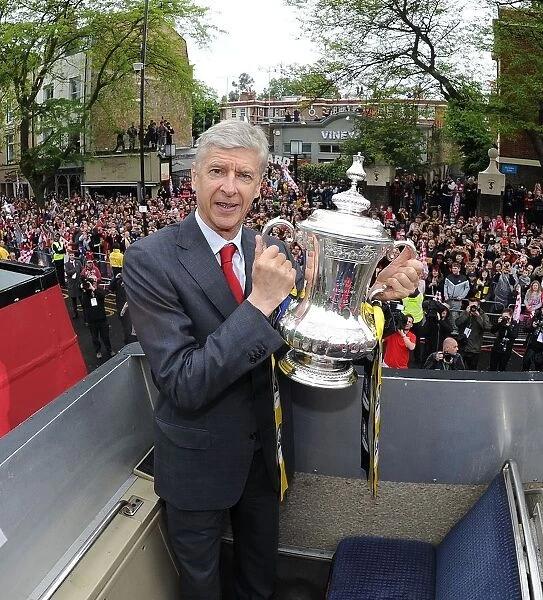 Arsene Wenger Celebrates FA Cup Victory with Arsenal: 2014-15 Parade in London