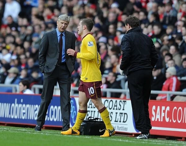 Arsene Wenger Checks on Jack Wilshere: Sunderland vs Arsenal, 2013