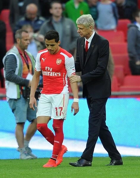Arsene Wenger Coaching Alexis Sanchez during Arsenal's FA Cup Semi-Final Clash with Reading (2015)