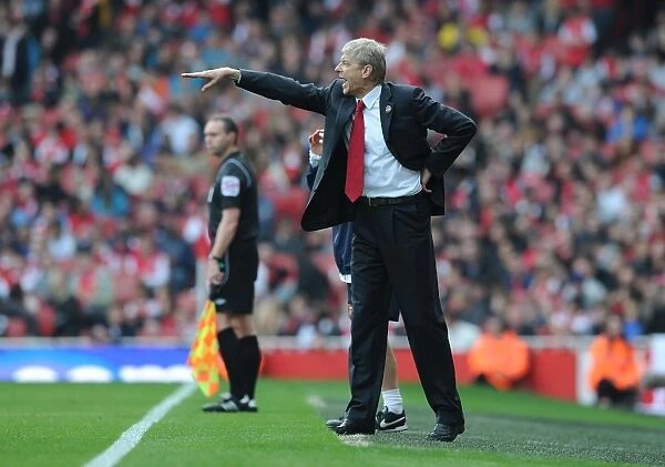 Arsene Wenger Leading Arsenal Against Sunderland in the Premier League (2011-12)