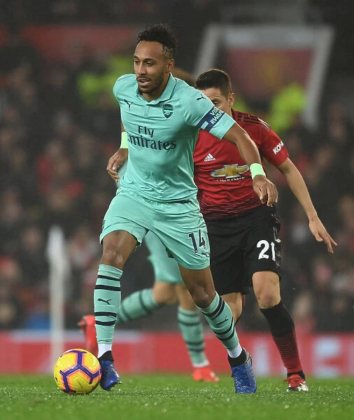 Aubameyang Outmaneuvers Herrera: Manchester United vs. Arsenal FC, Premier League Showdown (2018-19)