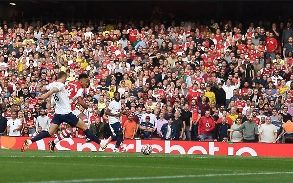 Aubameyang's Stunning Strike: Arsenal's Comeback Goal vs. Tottenham (2021-22)