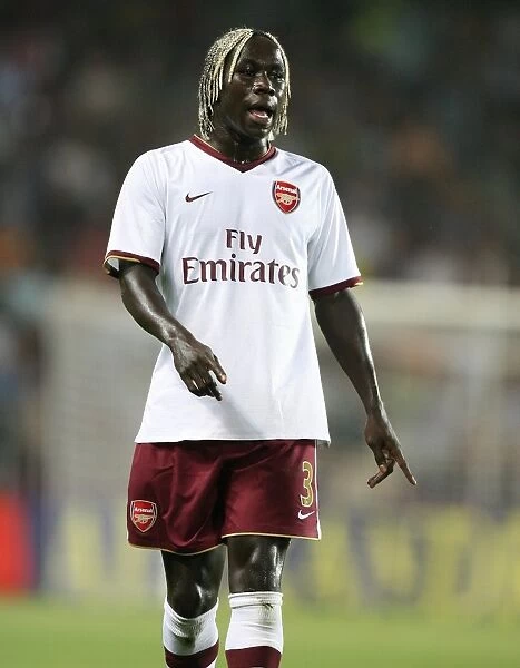 Bacary Sagna in Action: Arsenal's Dominant Performance against Sparta Prague in the Champions League (0:2)