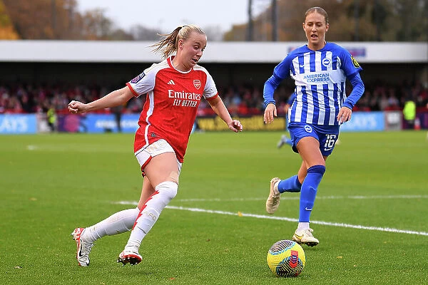 Beth Mead Faces Off: Arsenal FC vs. Brighton & Hove Albion in Intense Barclays Women's Super League Clash