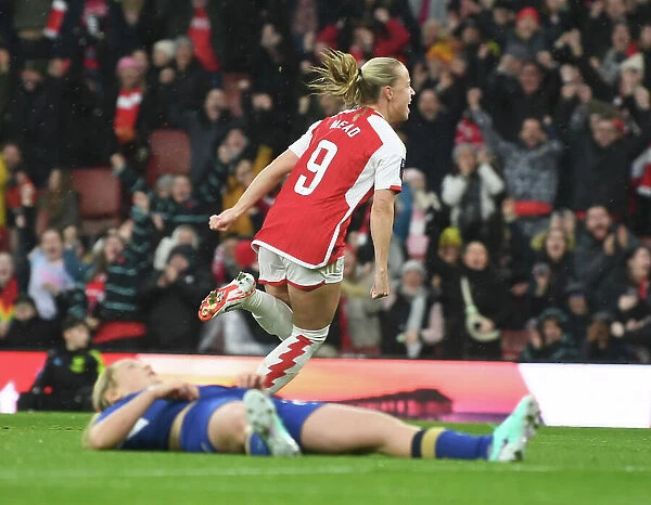 Beth Mead Scores First Goal: Arsenal Women Defeat Chelsea in 2023-24 Barclays Women's Super League at Emirates Stadium