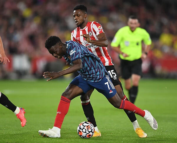 Bukayo Saka Clashes with Frank Onyeka: Intense Moment from Brentford vs. Arsenal, 2021-22 Premier League