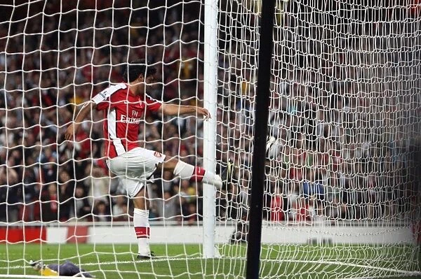 Carlos Vela Scores Arsenal's Second Goal: Arsenal 2:0 West Bromich Albion, Carling Cup 3rd Round, Emirates Stadium (September 22, 2009)