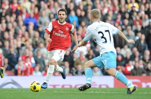 Cesc Fabregas (Arsenal) Lars Jacobsen (West Ham). Arsenal 1: 0 West Ham United