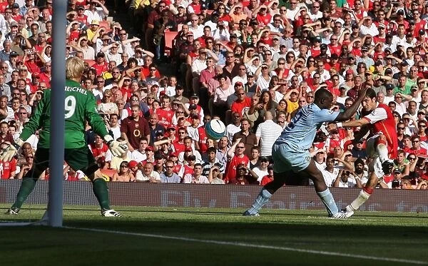 Cesc Fabregas's Epic Goal: Arsenal's 1-0 Victory over Manchester City, 2007