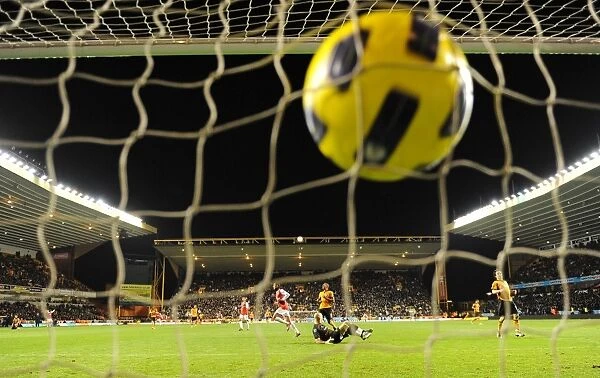 Chamakh Scores the Second: Arsenal Cruises Past Wolverhampton 2-0