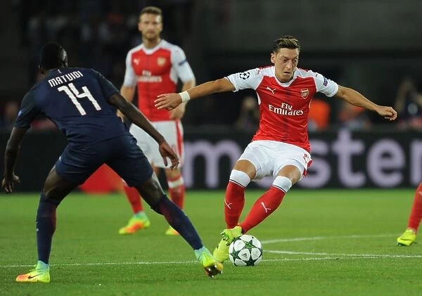 Champions League Showdown: A Battle of Midfield Maestros - Mesut Ozil vs Blaise Matuidi (Paris Saint-Germain vs Arsenal, 2016-17)