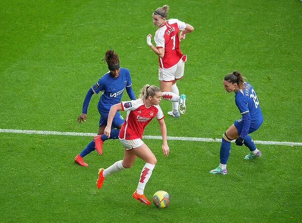 Clash of Titans: Arsenal vs. Chelsea - A Football Rivalry Unfolds in the Barclays Women's Super League