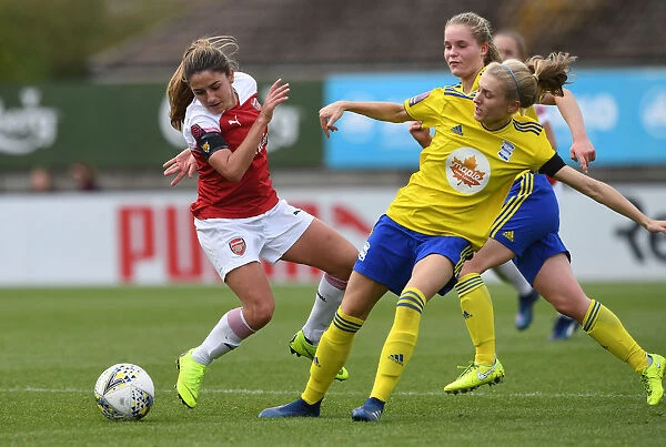 Determination Clash: Van de Donk vs. Folils - A Battle of Will and Skill on the Arsenal Women's Football Pitch