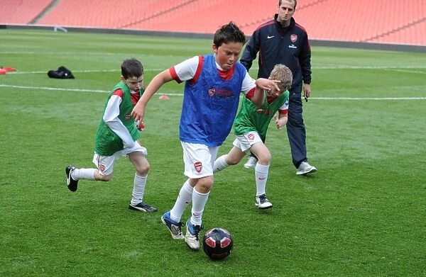 Determined Young Gunner's Standout Performance in Arsenal's 1:2 Loss to Aston Villa, Emiras Stadium, 2011