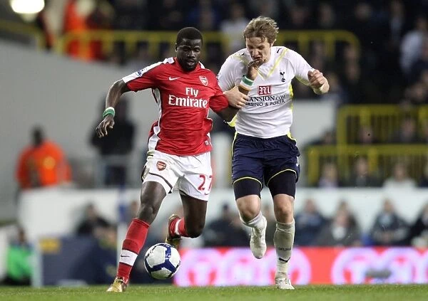 Eboue vs Pavlyuchenko: A Rivalry Unfolds - Tottenham Hotspur 2:1 Arsenal, Barclays Premier League, White Hart Lane, 14 / 4 / 10