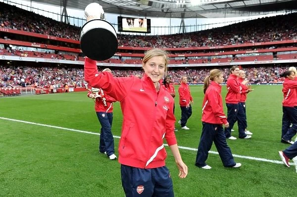 Ellen White of the Arsenal Ladies with the WSL Trophy. Arsenal 1: 0 Swansea City