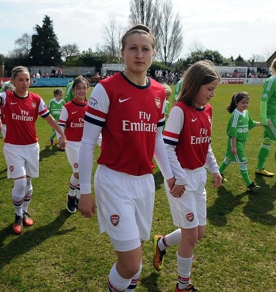 Ellen White (Arsenal) with a mascot before the match. Arsenal Ladies 0: 2 Wolfsburg
