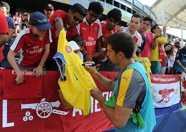 Emiliano Martinez Greets Fans with Autograph Signing Before Arsenal vs CD Guadalajara Match