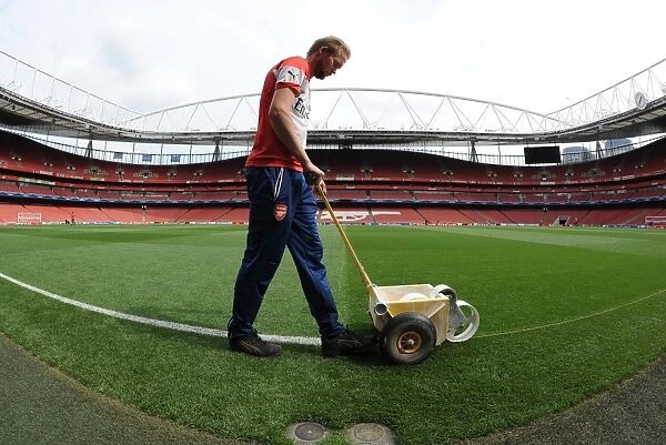 Emirates Stadium: Arsenal's Prepared Pitch for Besiktas (2014 / 15 Champions League)