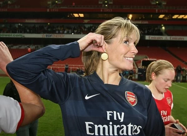 Emma Byrne in Action: Arsenal Ladies Triumph Over Chelsea 4-1