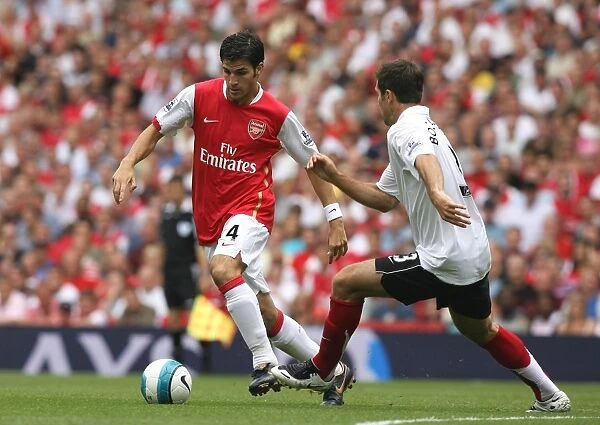 Fabregas vs. Bocanegra: Arsenal's Edge over Fulham in the Barclays Premier League (12 / 8 / 2007)