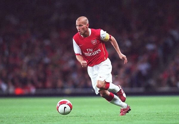Freddie Ljungberg in Action: Arsenal's 2:1 Victory over Dinamo Zagreb in the UEFA Champions League Qualifier at Emirates Stadium, 2006