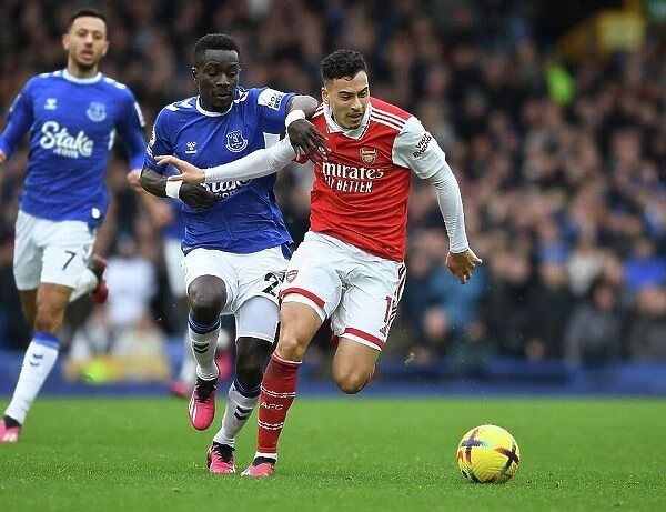 Gabriel Martinelli Breaks Past Everton's Idrissa Gana Gueye: Everton vs Arsenal, Premier League 2022-23
